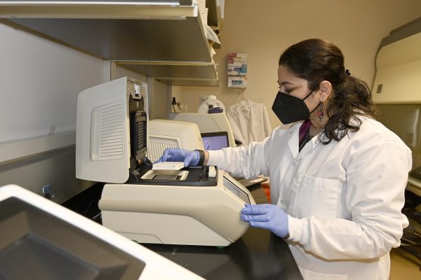 Mariya Munir in laboratory