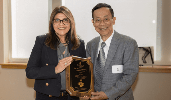 Jy Wu receives the Thomas L. Reynolds Leadership Award