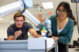 Students work with robotic machine in UNC Charlotte's Super Fab Lab